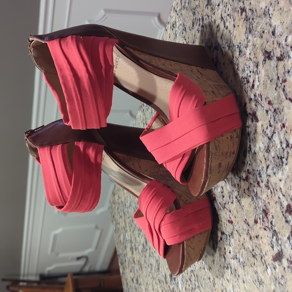 Women's size 8.5 Guess platform wedge sandals